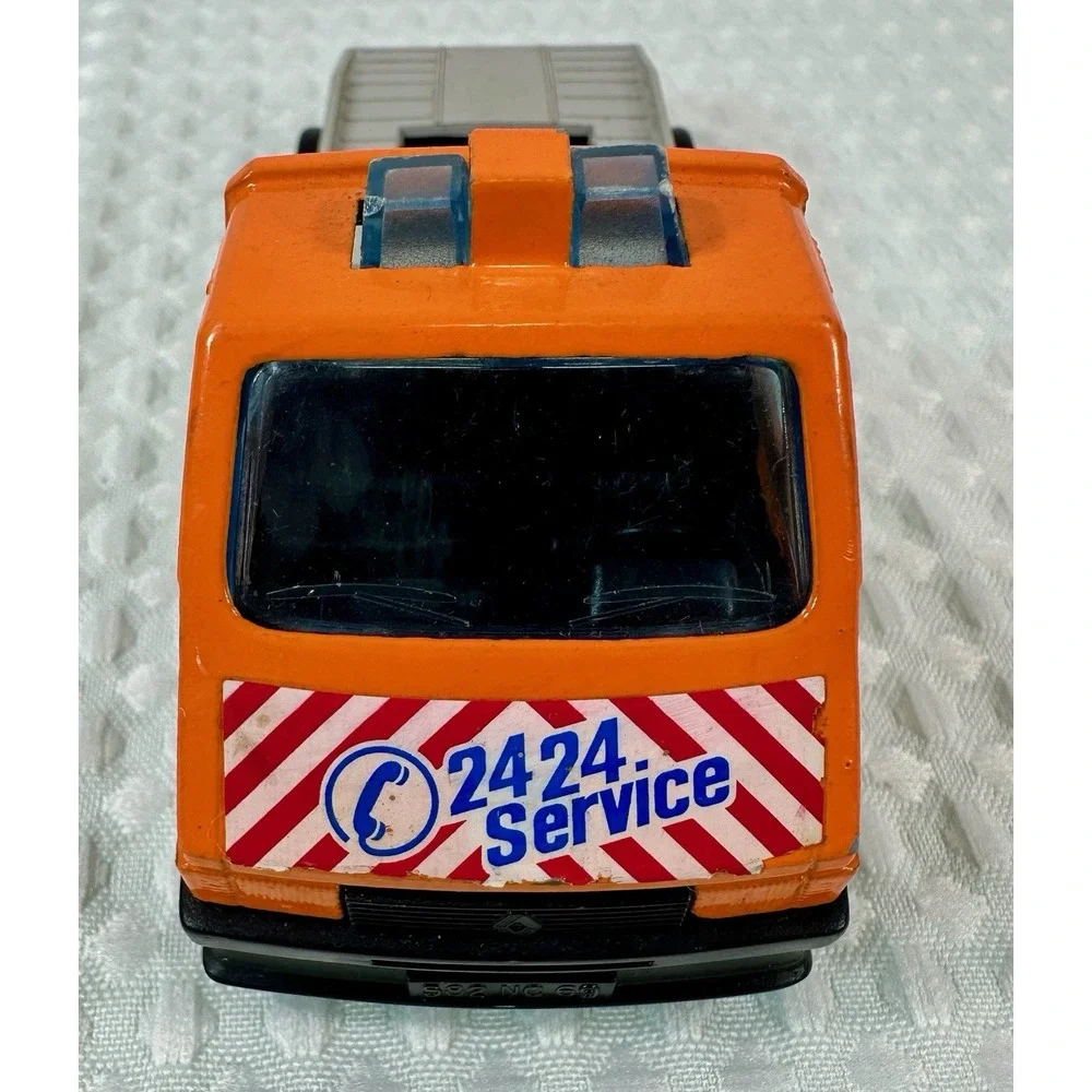 Majorette Renault Master T35 1/45 Diecast Tow Truck 24-24 Service‎ (1984 France)